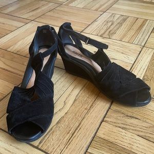 Earth Shoe Black Wedge